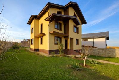 Vilă Spațioasă • Teren 656 mp - 2