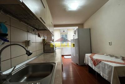 De inchiriat apartament cu 3 camere, zona Bulevard - 5