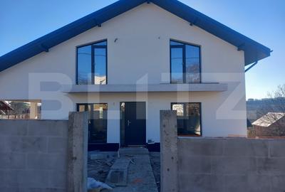 Casă individuală cu 5 camere în Valea Adâncă