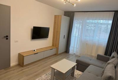 Apartament cu 2 camere decomandat, mobilat în Casa de Cultură