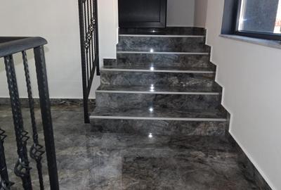 Inchiriez apartament in Vila in Deva, zona ultracentrala, curte comuna - 2