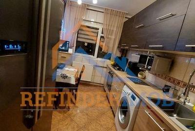 Apartament de vanzare cu 3 camere, 2 gr sanitare - zona 13 Septembrie - 5