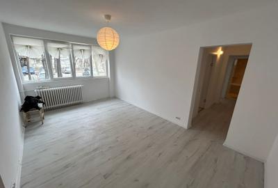 Apartament cu 3 camere decomandat, mobilat în Titan