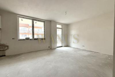 Apartament cu 3 camere semidecomandat în Florești
