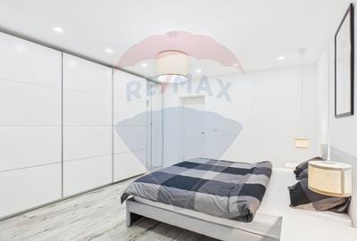 Apartament cu 3 camere decomandat, mobilat în P-ța Unirii