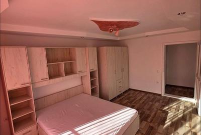 Apartament cu 4 camere decomandat, mobilat în Valea Aurie