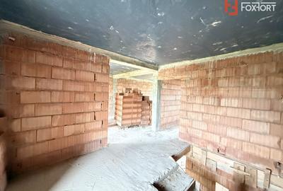 Duplex intreg 8 camere, LA ROSU, de vanzare in Sacalaz, la intrare - 10