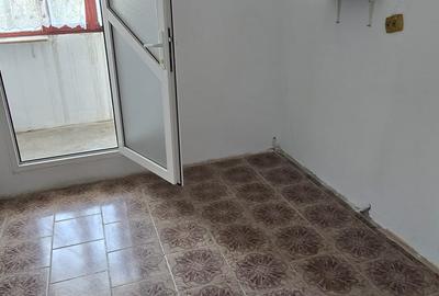 Apartament 3 camere - Navodari - 63.000 euro (Cod E12) - 6