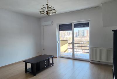 Apartament 3 camere, Tractorul