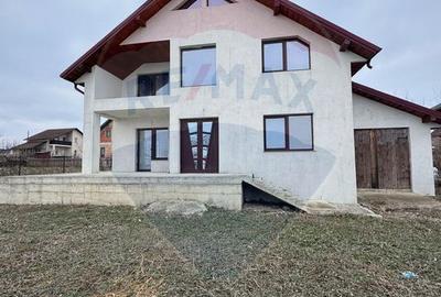 Casă individuală cu 4 camere în Mihoveni