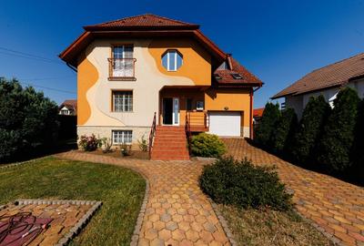 Vilă cu spatii largi, curte generoasă, locație excelentă - 1