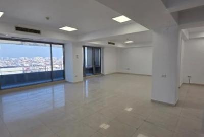 Centru - Bd. Mamaia , spatiu IDEAL BIROURI in cladire reprezentativa , 440 mp. - 2