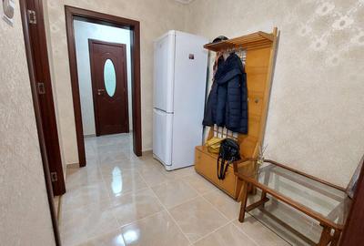 Apartament cu 3 camere semidecomandat, mobilat în 13 Septembrie