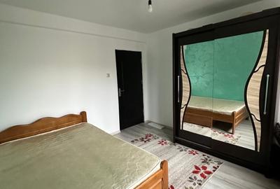 Apartament cu 3 camere semidecomandat în 9 Mai