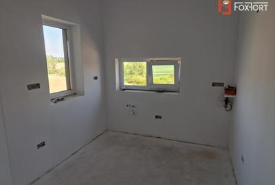 Duplex de vanzare cu 3 camere si teren de 309 mp - Recas - 28