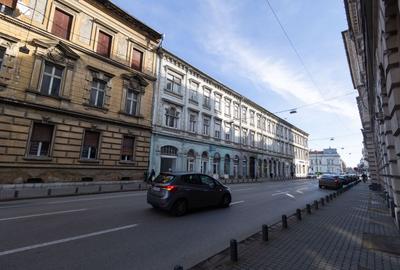 Apartament cu 3 camere decomandat în Ultracentral