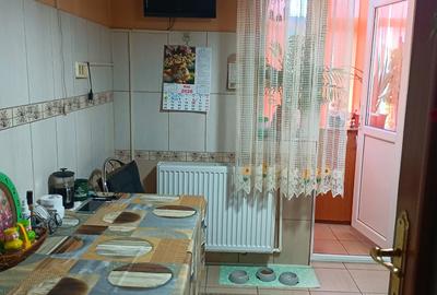 3 camere decomandate , centrala pe gaze, mobilat ,zona Dacia , pozitie excelenta - 9