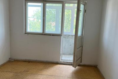 Apartament 3 camere semidecomandat, Valea Călugărească – de renovat - 1