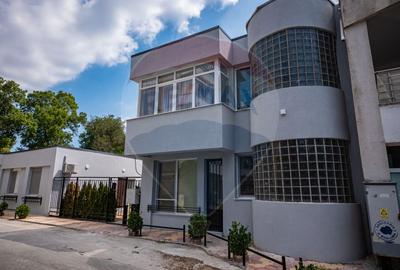 Casă individuală cu 5 camere în Central