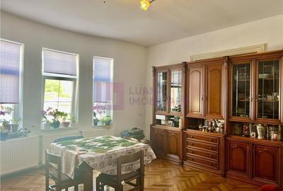 Casa de vanzare  | 2 constructii | 540 mp teren |  zona Lupeni | pivnita - 14