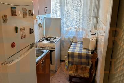 Apartament cu 3 camere semidecomandat, mobilat în Groapa