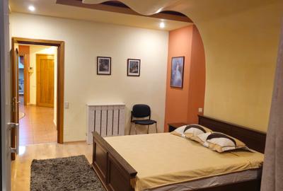 Apartament 3 camere - Ultracentral - zona Peninsula - 1.100 euro/luna (Cod E2) - 9