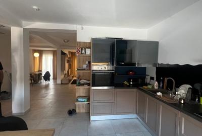 Casa mijloc triplex mobilată - 4