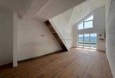 Apartament cu 4 camere semidecomandat în Cristian
