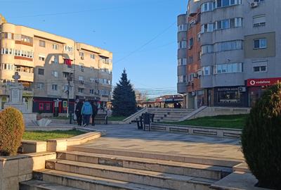 Navodari central spatiu comercial din construcție 2 intrari 2 loc parcare 380 - 2
