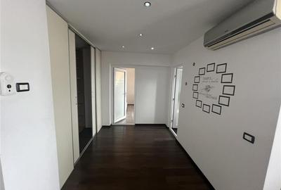 Apartament 2 camere, etaj 8, lift nou, zona Piata Unirii- scoala 9 - 11