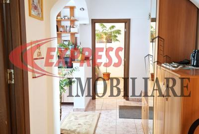 Apartament cu 3 camere decomandat în Dristor