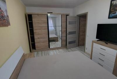 Apartament cu 3 camere,etaj intermediar,parcare subterana,zona  Eroilor - 7
