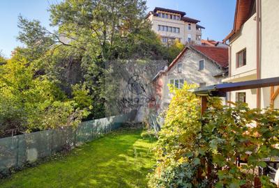 Închiriez casă în Centrul Brasovului/ curte privata - 1