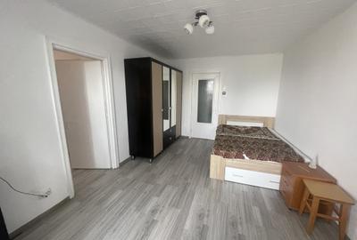 Apartament cu 2 camere decomandat, zona Cornișa