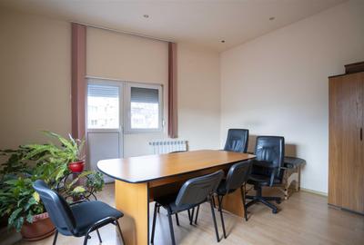 Casă individuală cu 5 camere decomandat în Central