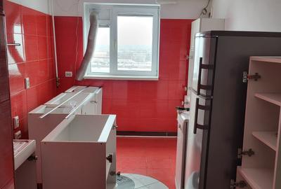 Malu Rosu ,se vine apartament cu trei camere ,pret  83000 euro - 1