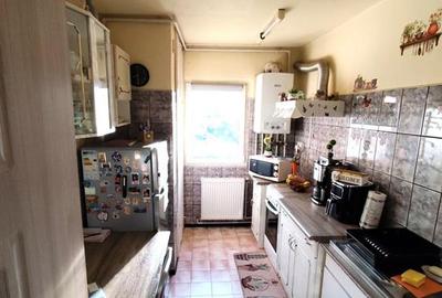 Apartament 3 camere decomandat 2 balcoane zona Calea Poplacii - 12