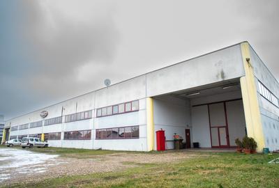 Spațiu industrial, 3700 mp în Plopi