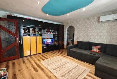 Apartament cu 2 camere semidecomandat, mobilat în Micro 5