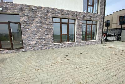 Spatiu comercial, stradal. Suprafata 61 mp - 1