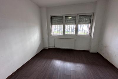 Piața Progresul. 3 camere decomandate .Parter. - 7
