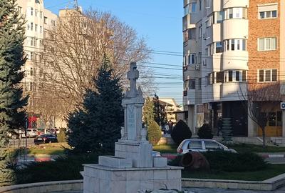 Navodari central spatiu comercial din construcție 2 intrari 2 loc parcare 380 - 3