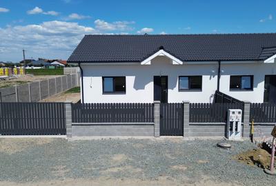 Duplex cu 3 camere în Bucovăț (Remetea Mare)
