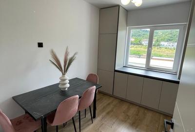 Apartament cu 2 camere semidecomandat, mobilat în Florești