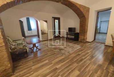 Apartament la vila 82 mp utili 2 camere 2 bai in Parcul Sub Arini