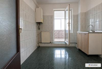 Apartament cu 4 camere decomandat în Central