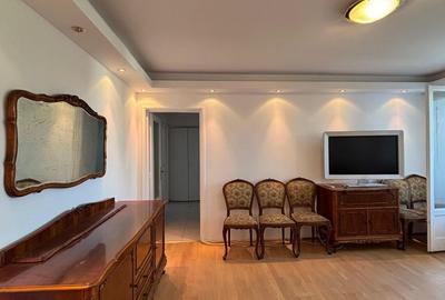 Apartament cu 3 camere în Drumul Taberei