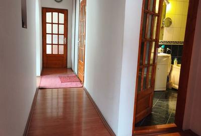 Apartament cu 3 camere, et1 , 90 mp la casă zona Centrala - 9