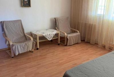 Apartament cu 2 camere semidecomandat, mobilat în Micro 11