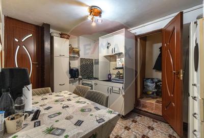 CASA COMPUSA DIN 2 APARTAMENTE, SCHEII BRASOVULUI| COMISION 0 - 23